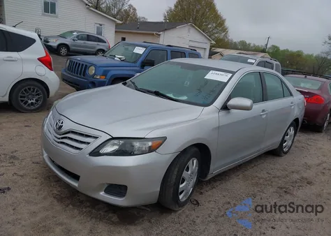 2010 Toyota Camry Base z USA, uszkodzony, nr VIN 4T1BF3EKXAU086605